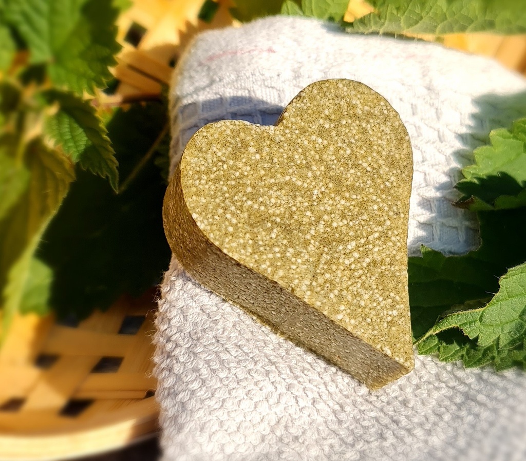 Shampoing solide à la poudre d'ortie